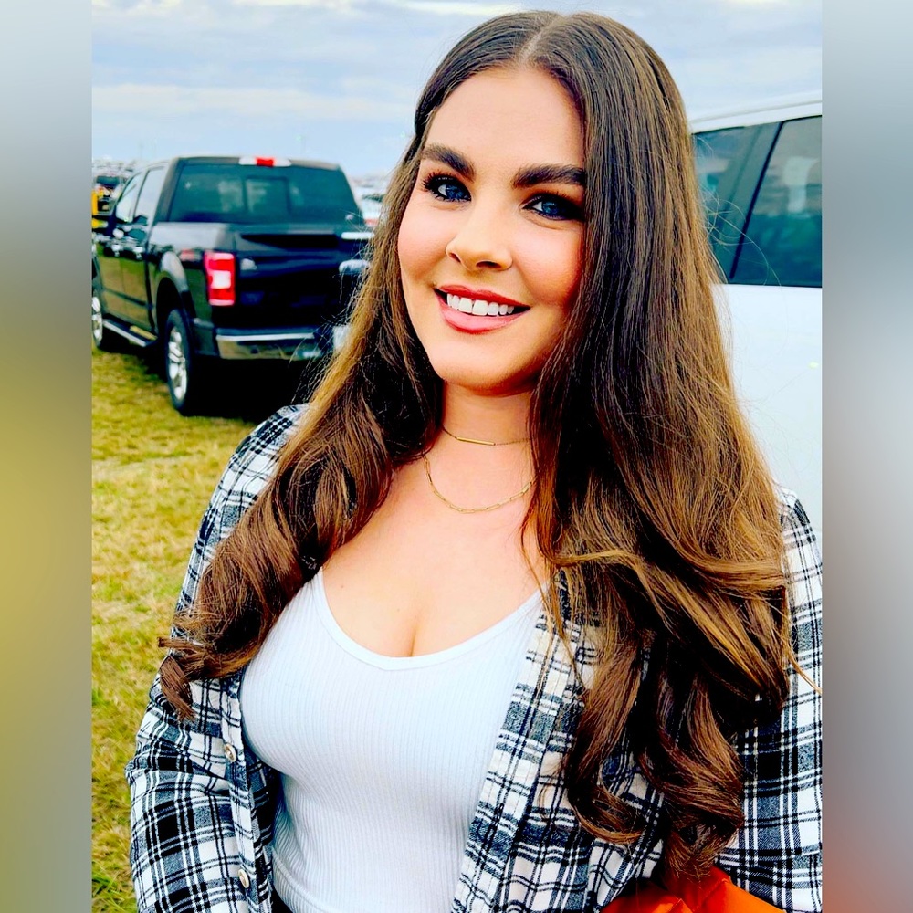Meet your Posher, Danielle